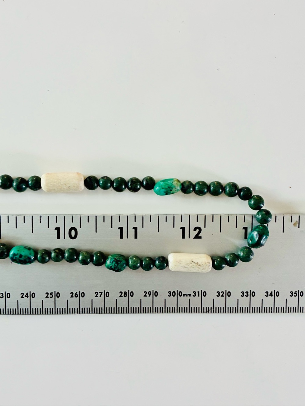 Green Natural Stone Beaded Necklace Cream Accents Toggle Clasp Easy Boho Chic - Picture 7 of 13